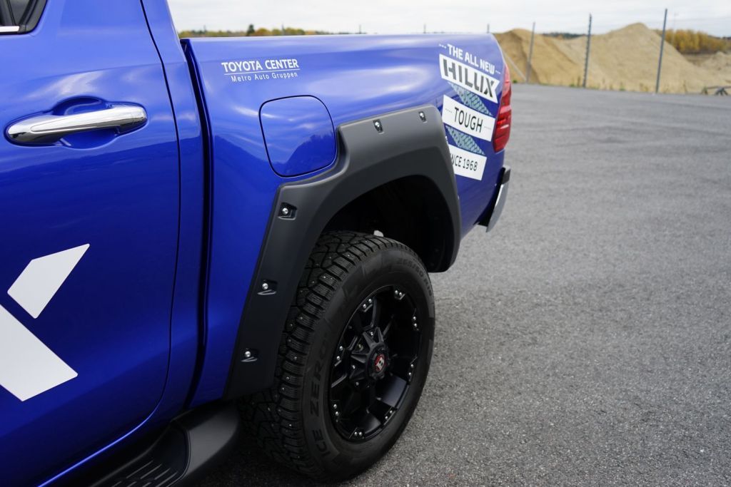 Toyota Hilux / Расширители колесных арок / Расширители колесных арок (с фальш-болтами)