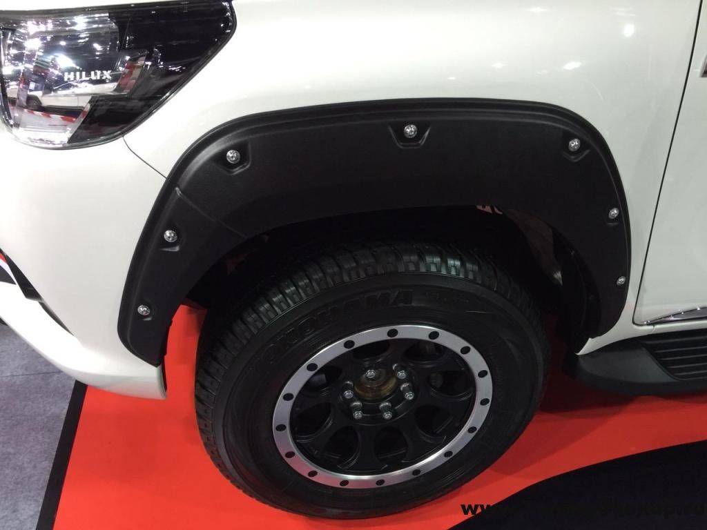 Расширители колесных арок - Toyota Hilux 2015-2023 - Расширители колесных арок