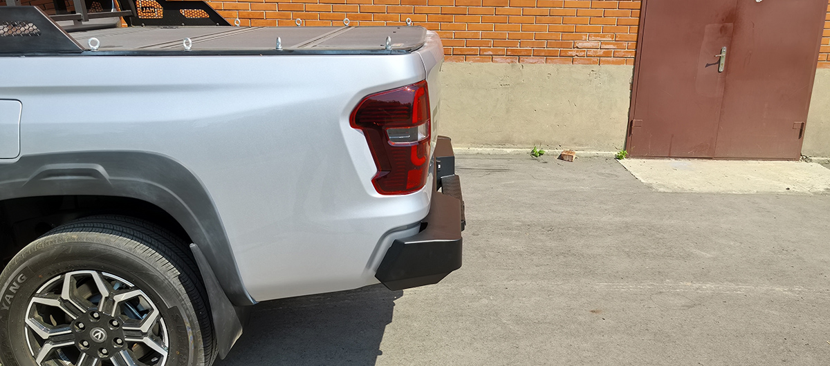 Changan Hunter / Бампер задний / Бампер РИФ силовой задний Changan Hunter Plus с квадратом под фаркоп и фонарями