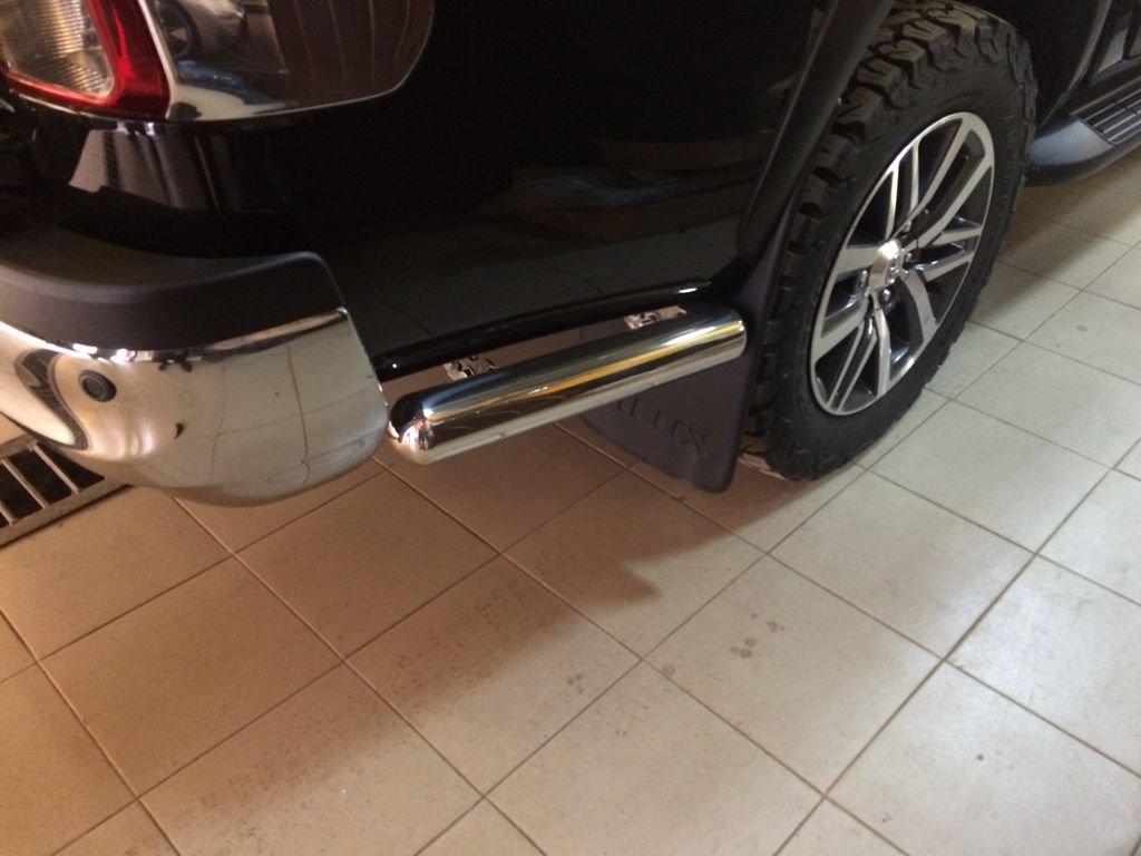 Защита заднего бампера уголки d76 - Toyota Hilux 2015-2024 - Защита заднего бампера