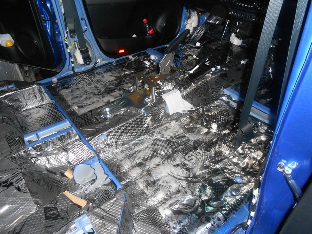 Toyota Hilux / Шумо-виброизоляция / Шумоизоляция