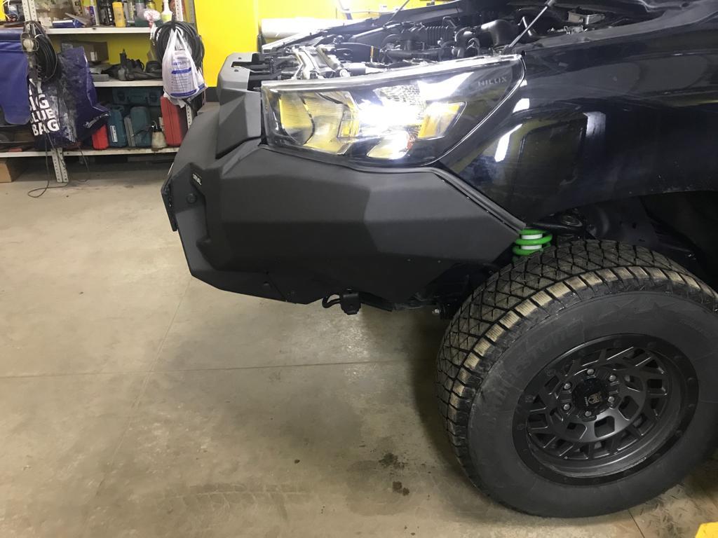 Toyota Hilux / Бампер передний / Бампер передний алюминиевый с 2021