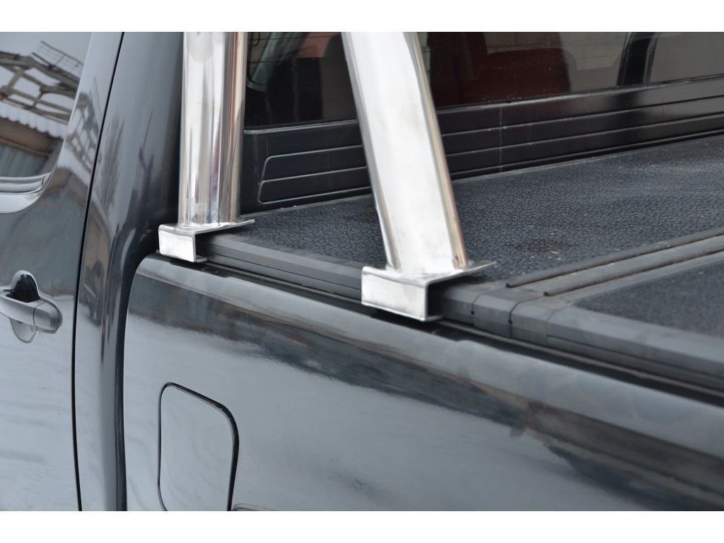 Toyota Hilux / Защитные дуги / Дуга в кузов 76 мм