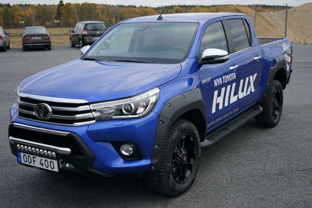 Toyota Hilux / Расширители колесных арок / Расширители колесных арок (с фальш-болтами)
