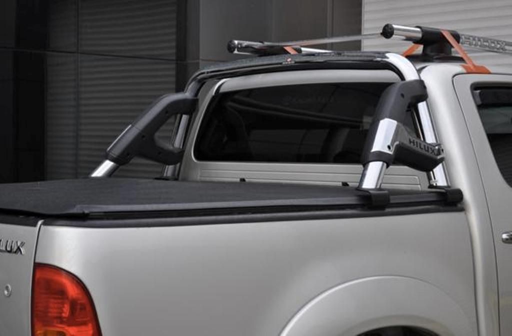 Защитная дуга в кузов 76 мм с логотипом полированная нержавеющая сталь - Toyota Hilux 2011-2015 - Защитные дуги - 
