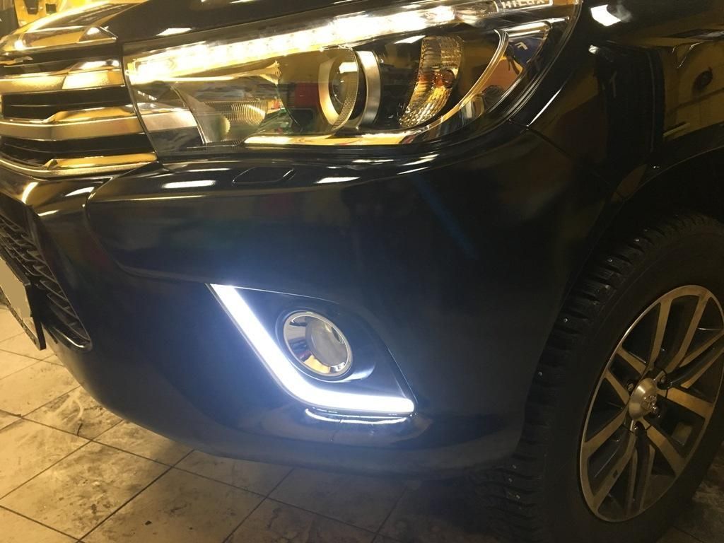 Toyota Hilux / Дневные ходовые огни / Дневные (неоновые) ходовые огни