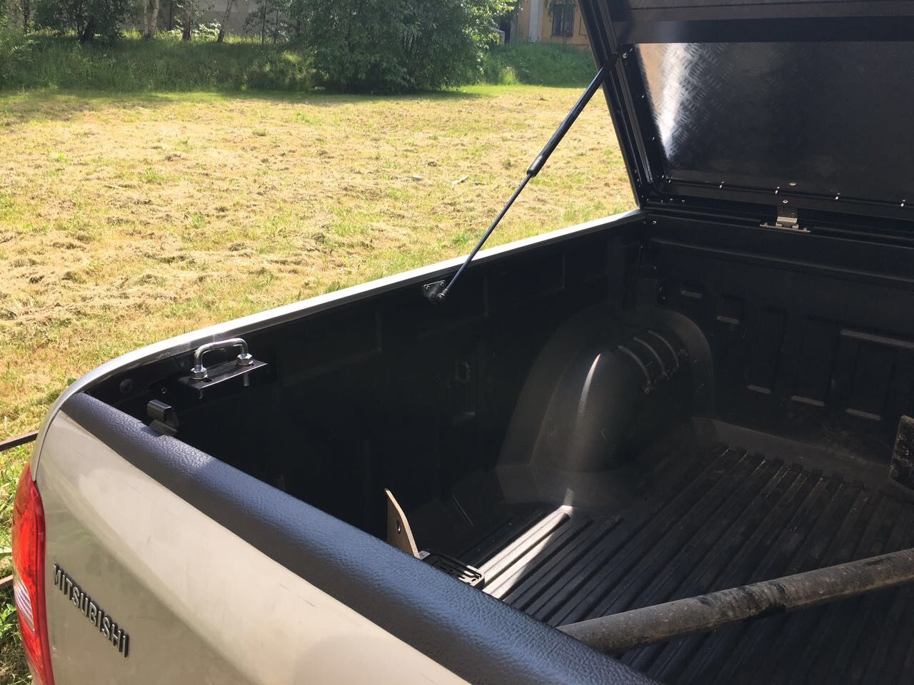 Mitsubishi / L200 2015-2024 / Крышки кузова / Крышка ALUMINIUM TONNEAU COVER