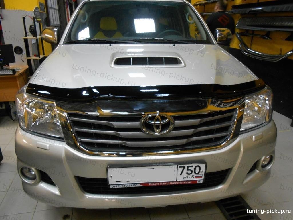 Дефлектор капота (темный) - Toyota Hilux 2011-2015 - Дефлекторы