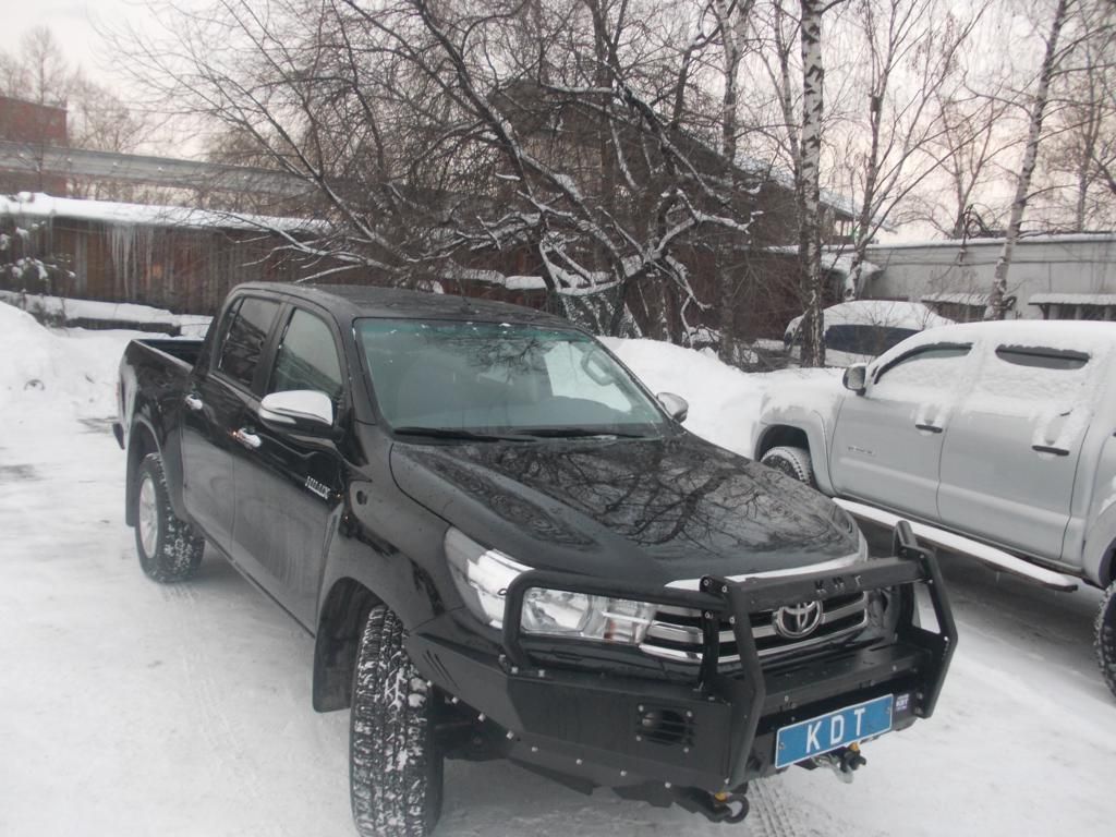 Toyota Hilux / Бампер передний / Бампер передний силовой со съёмным кенгурином
