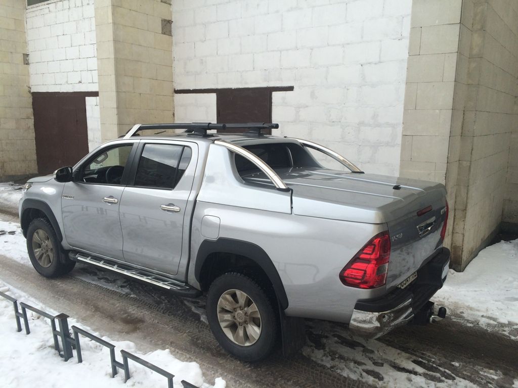 Toyota Hilux / Пороги / Пороги алюминиевые (Corund Silver)