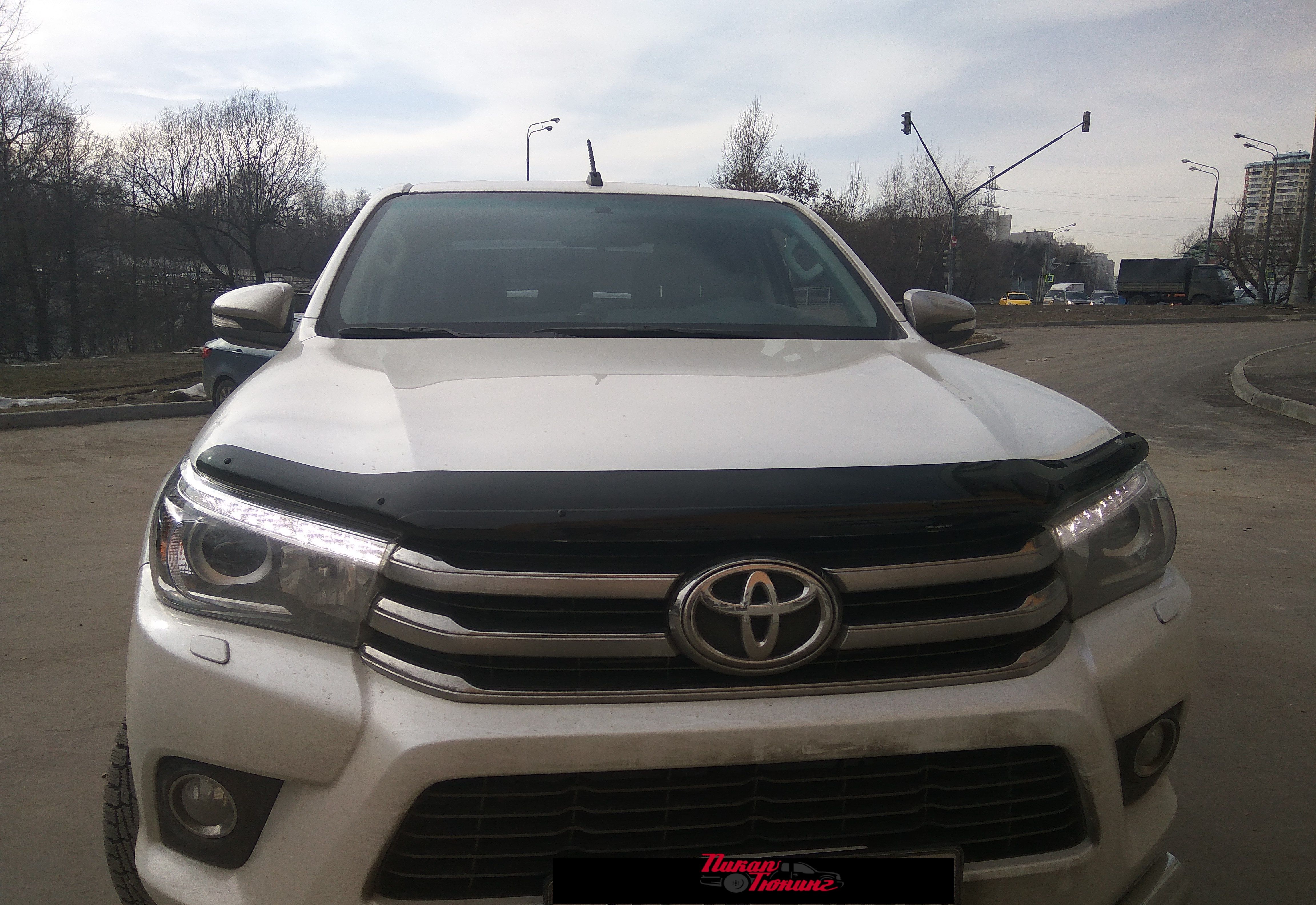 Toyota Hilux / Дефлекторы / Дефлектор капота