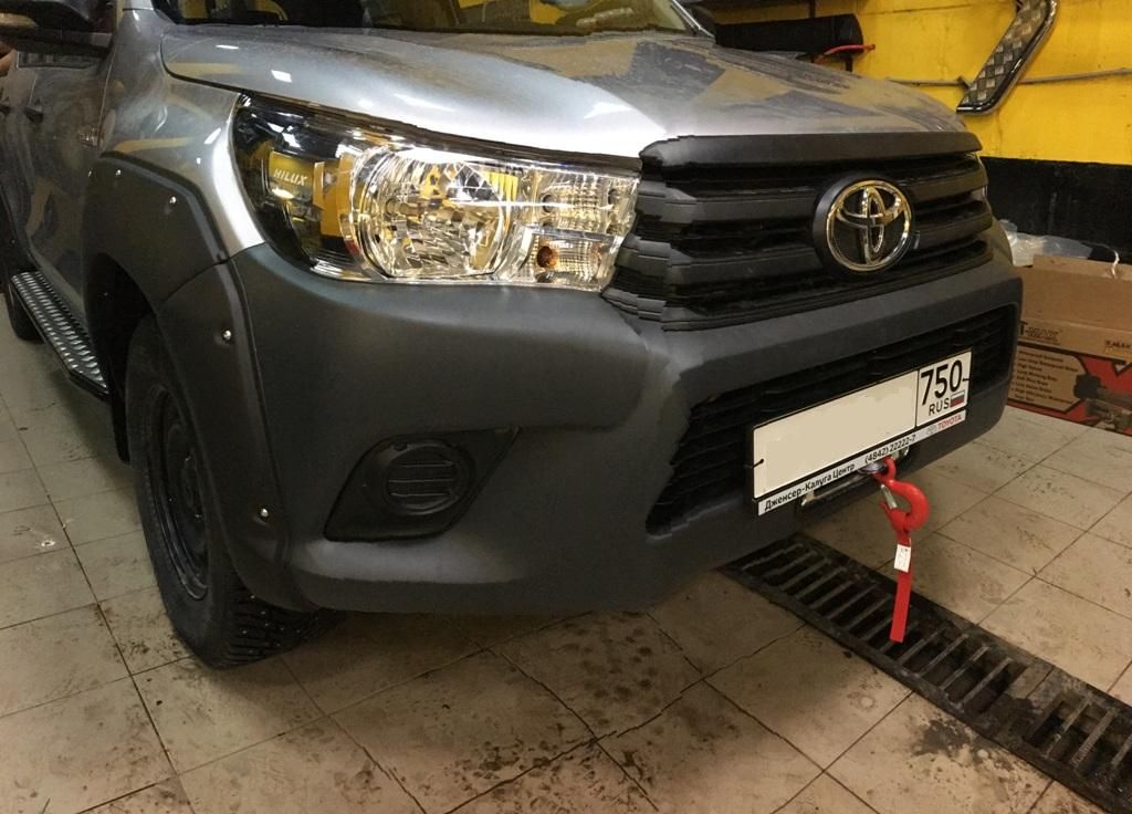 Toyota Hilux / Площадка под лебедку / Площадка под лебёдку в штатный бампер 2015-2020