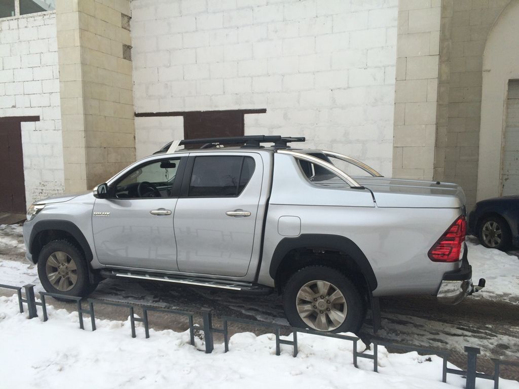 Toyota Hilux / Пороги / Пороги алюминиевые (Corund Silver)