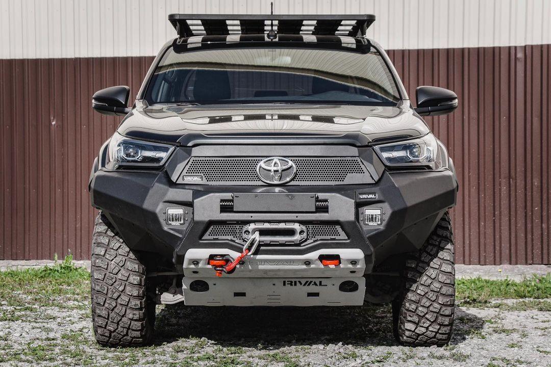 Toyota Hilux / Бампер передний / Бампер передний алюминиевый с 2021
