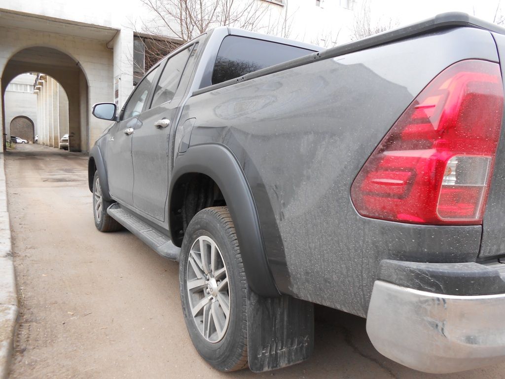 Toyota Hilux / Расширители колесных арок / Расширители колесных арок TRD STYLE