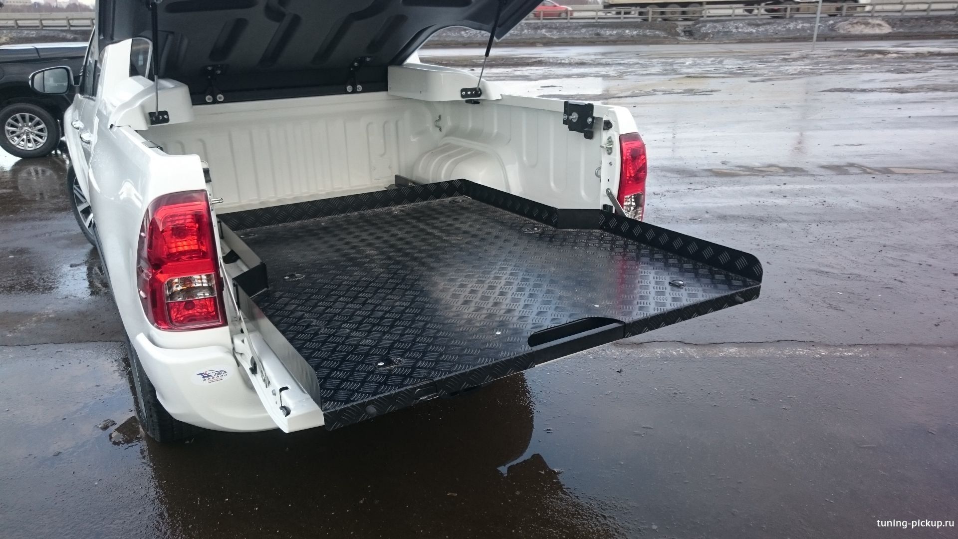 Выкатная платформа (грузовая) - Toyota Hilux 2015-2024 - Выкатная платформа