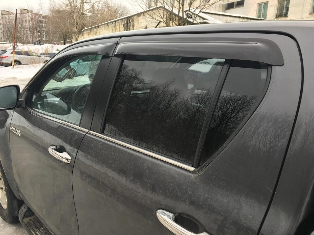 Toyota Hilux / Дефлекторы / Дефлекторы боковых окон