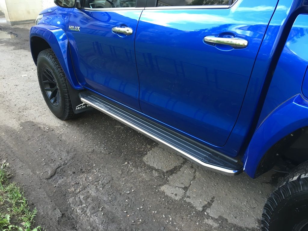 Пороги площадка Premium - Toyota Hilux 2015-2024 - Пороги