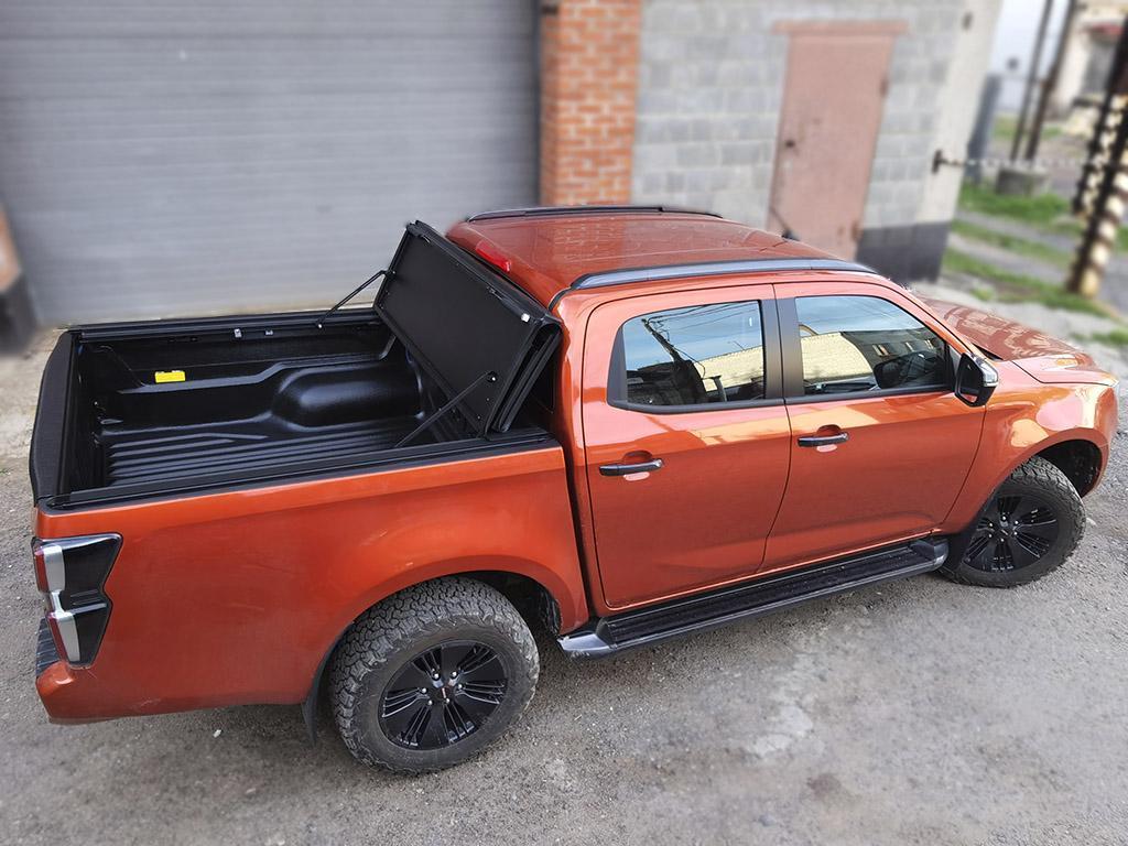 Isuzu D Max / Крышки / Крышка полностью складная секционная PRO для пикапа Isuzu D-Max 3 gen.