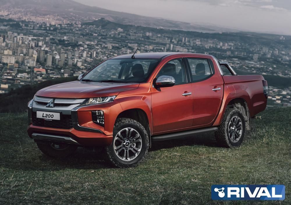 Mitsubishi / L200 2015-2024 / Пороги / Порог-площадка "Premium-Black"