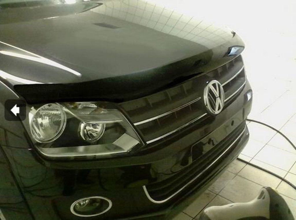 Дефлектор капота (темный.) - Volkswagen Amarok - Дефлекторы