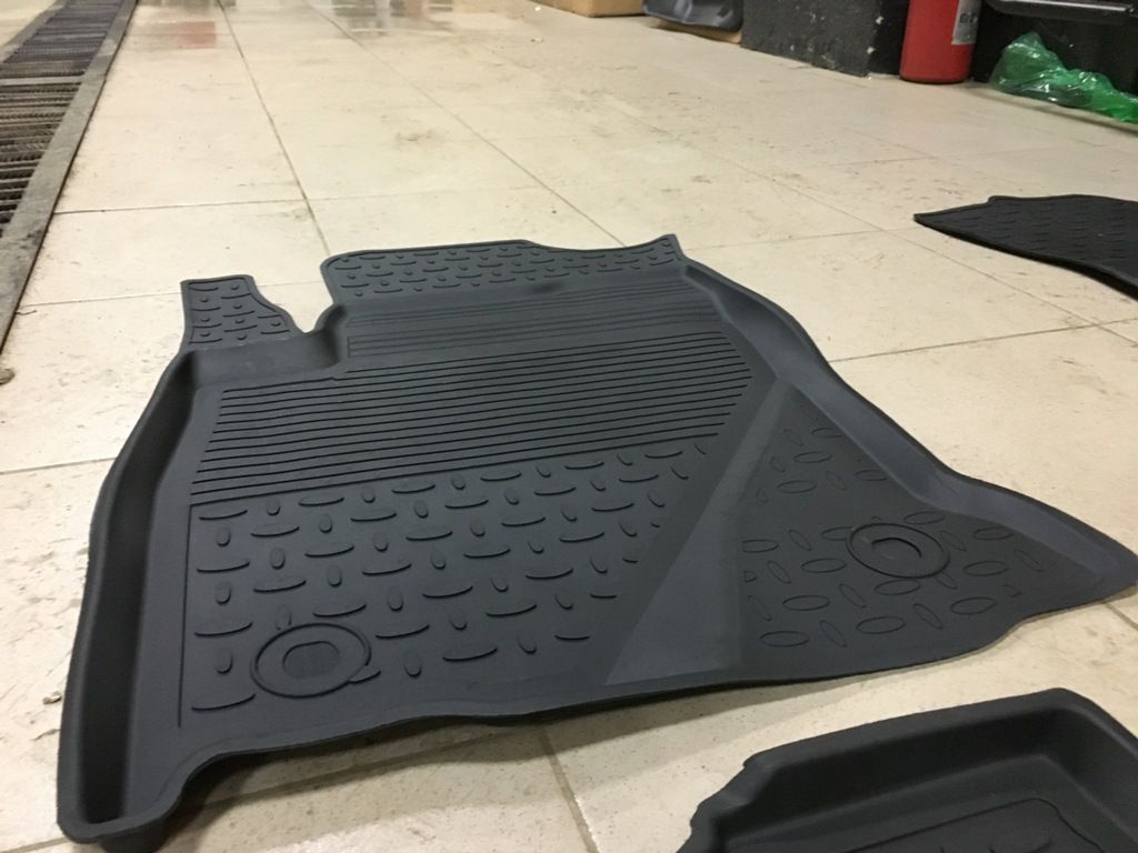 Toyota Hilux / Коврики / Коврики салона с высоким бортом 4 шт. цвет черный