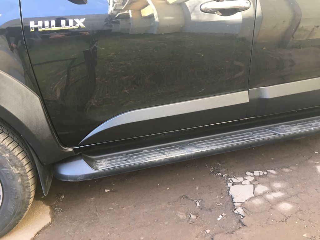 Toyota Hilux / Молдинги / Молдинги боковых дверей, черные