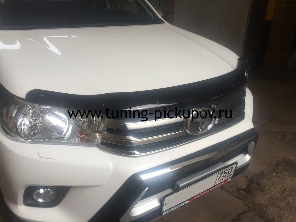 Toyota Hilux / Дефлекторы / Дефлектор капота (темный)