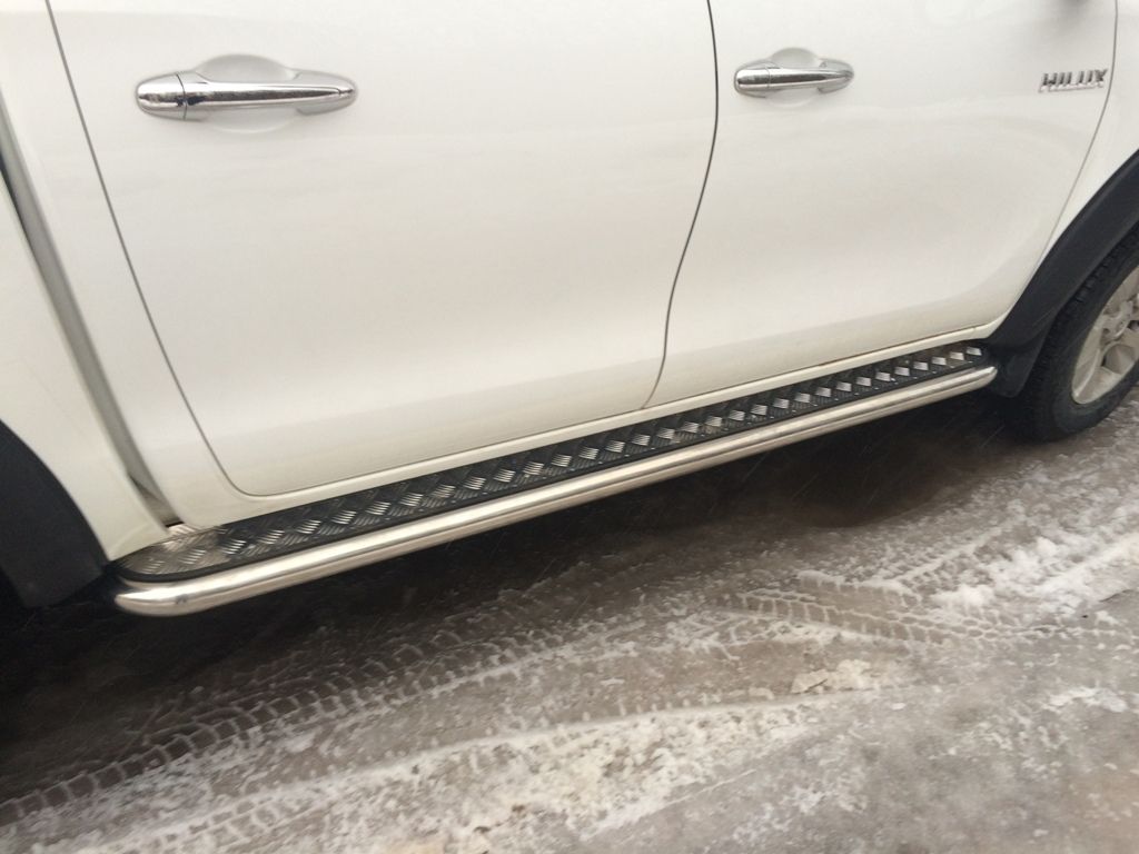 Toyota Hilux / Пороги / Пороги с листом d-60