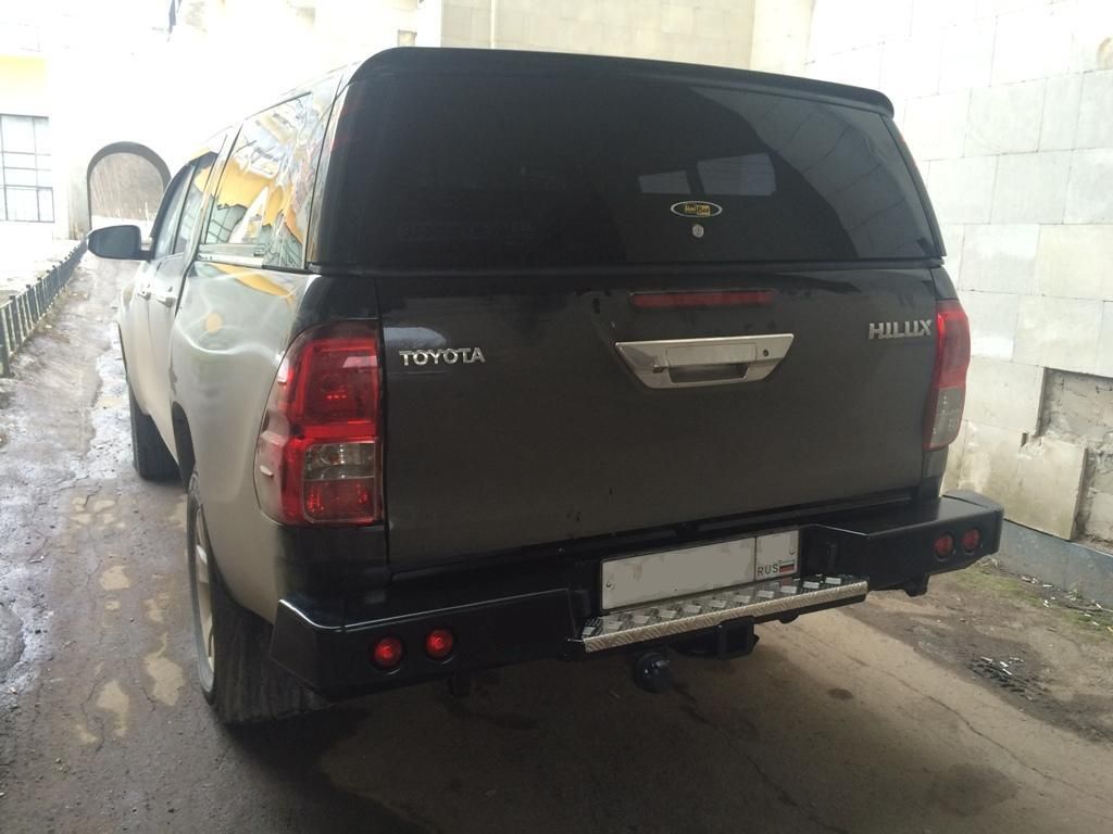 Toyota Hilux / Бампер задний / Бампер задний с квадратом под фаркоп и фонарями