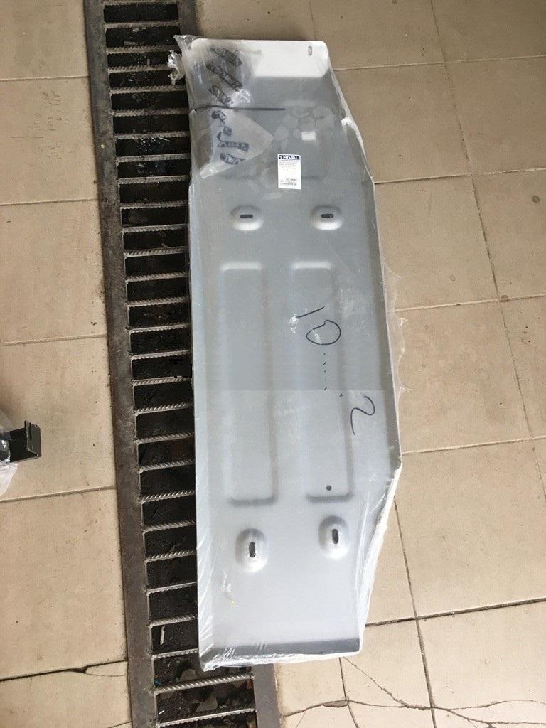 Toyota Hilux / Защита ДВС, РК, КПП, Т.Б. / Защита бака (Алюминий)