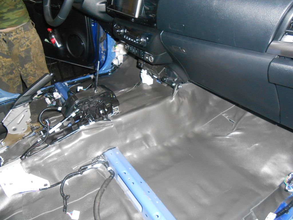 Toyota Hilux / Шумо-виброизоляция / Шумоизоляция