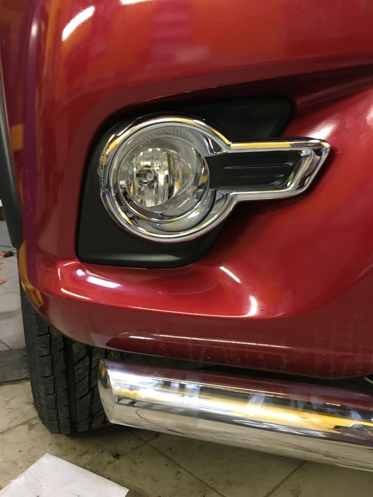 Toyota Hilux / Молдинги / Окантовка противотуманных фар, хром