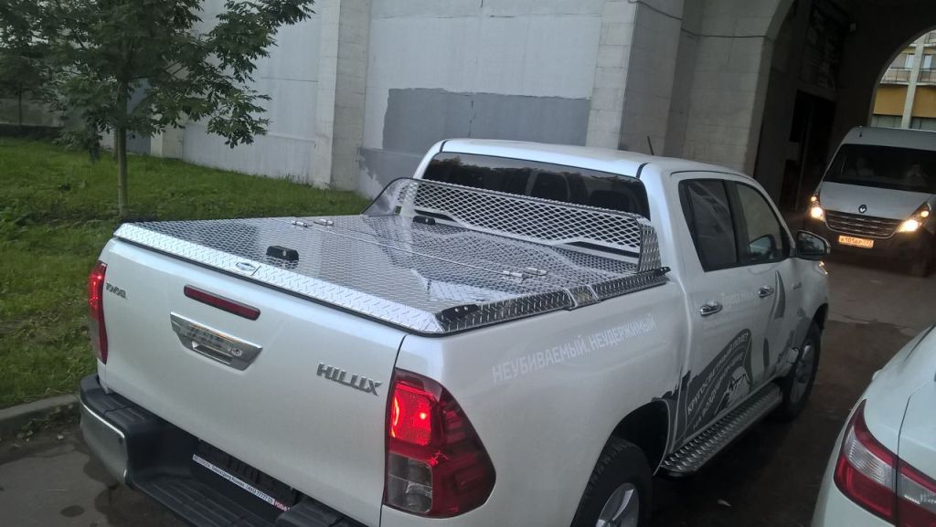Крышка кузова DiamondBack SE Toyota Hilux 2015-2024 в 