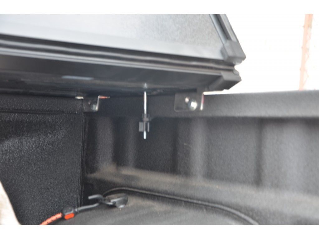 Toyota Hilux / Защитные дуги / Дуга в кузов 76 мм