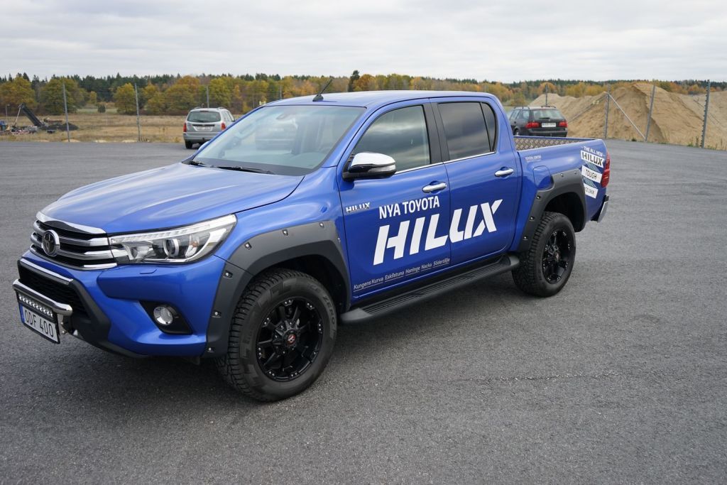 Toyota Hilux / Расширители колесных арок / Расширители колесных арок (с фальш-болтами)