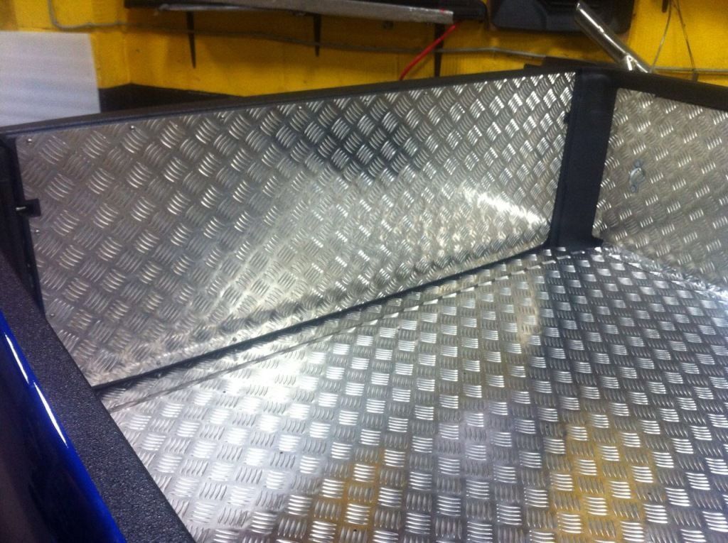 Toyota Hilux / Вставка (вкладыш) в кузов / Вкладыш в кузов под борт алюминиевый (комплект)