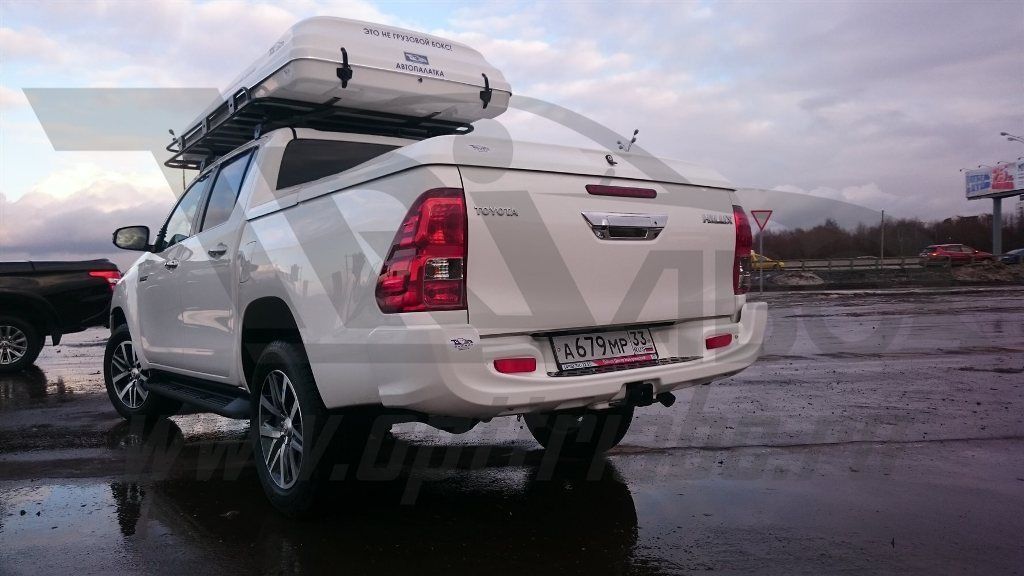 Toyota Hilux / Бампер задний / Бампер задний с квадратом под доп. оборудование