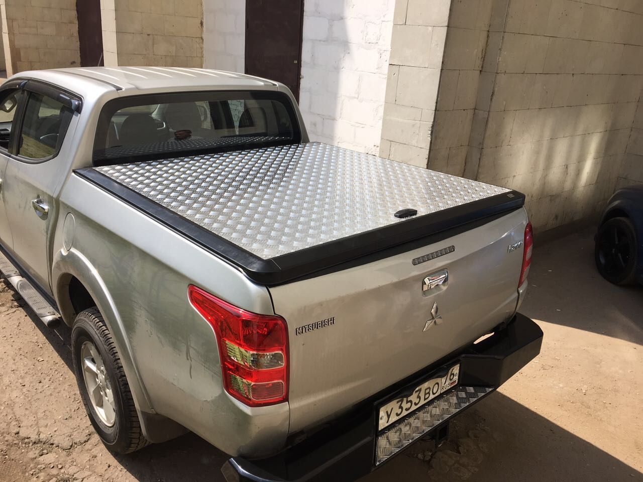 Mitsubishi / L200 2015-2024 / Крышки кузова / Крышка ALUMINIUM TONNEAU COVER