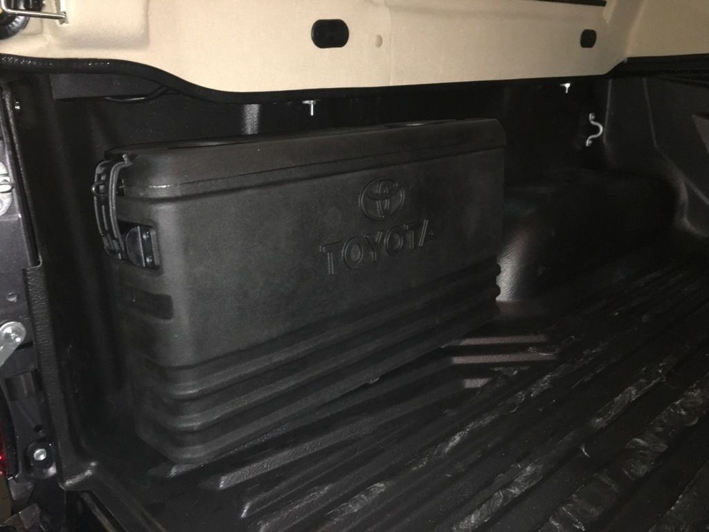 Toyota Hilux / Ящик в кузов / Боковой ящик оригинальный  в кузов