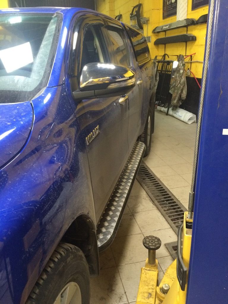Toyota Hilux / Пороги / Пороги усиленные