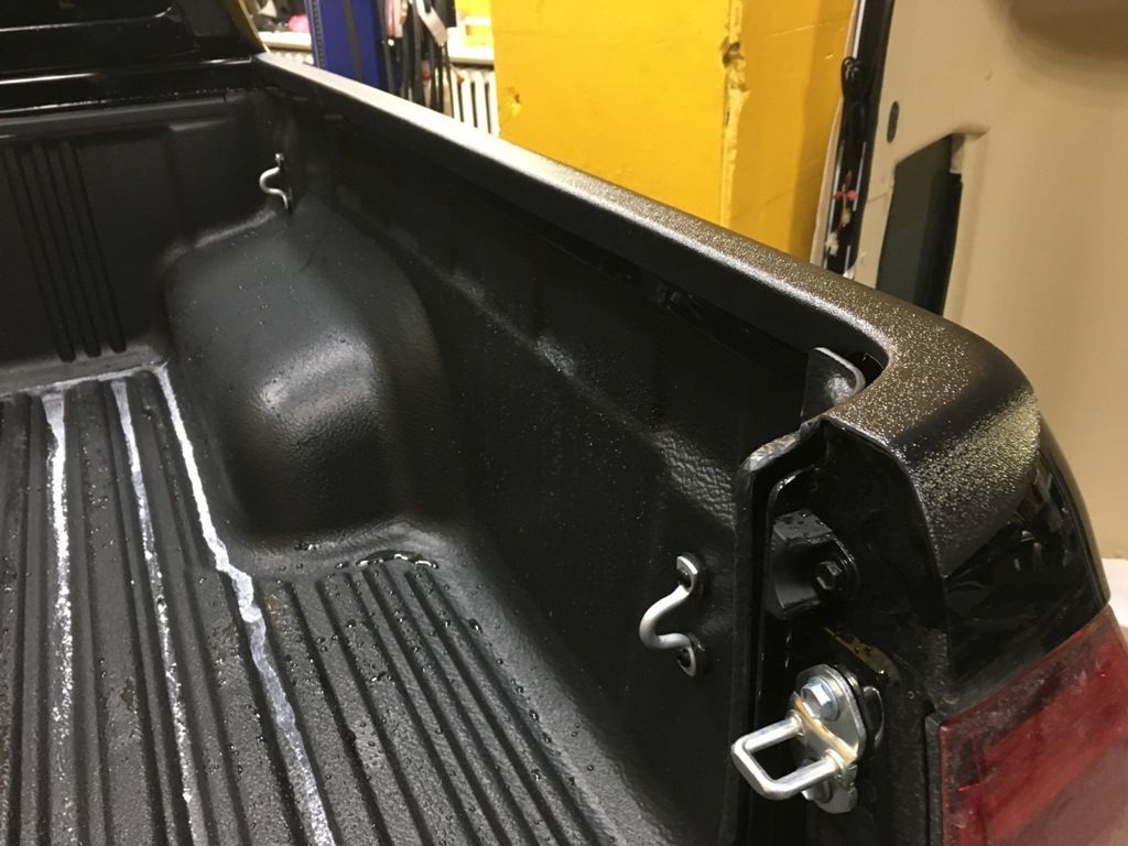 Toyota Hilux / Накладки на борта / Комплект накладок на боковые борта 2 шт.