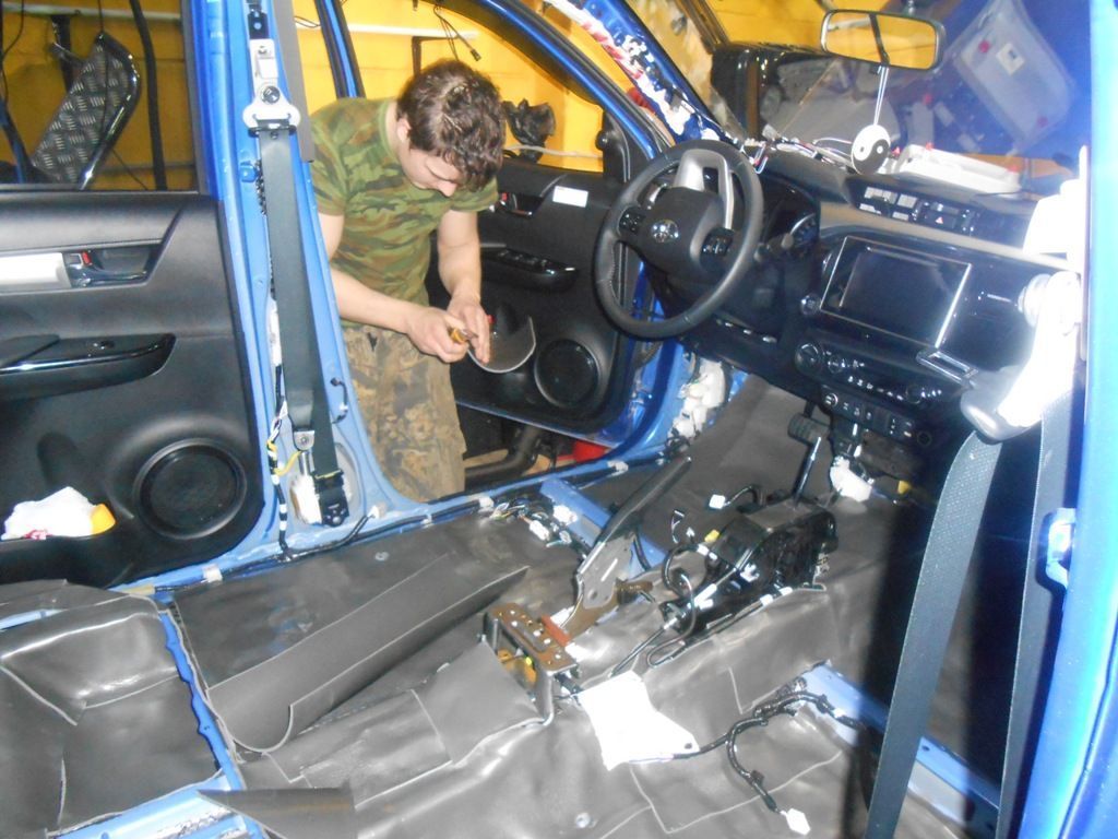 Toyota Hilux / Шумо-виброизоляция / Шумоизоляция