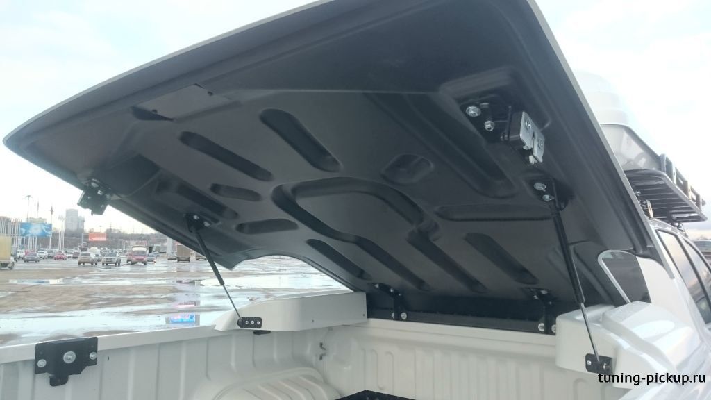 Крышка (композитная)  Toyota Hilux 2015-2024