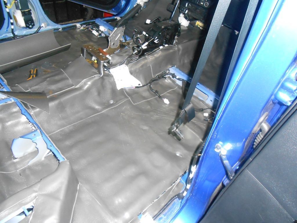 Toyota Hilux / Шумо-виброизоляция / Шумоизоляция