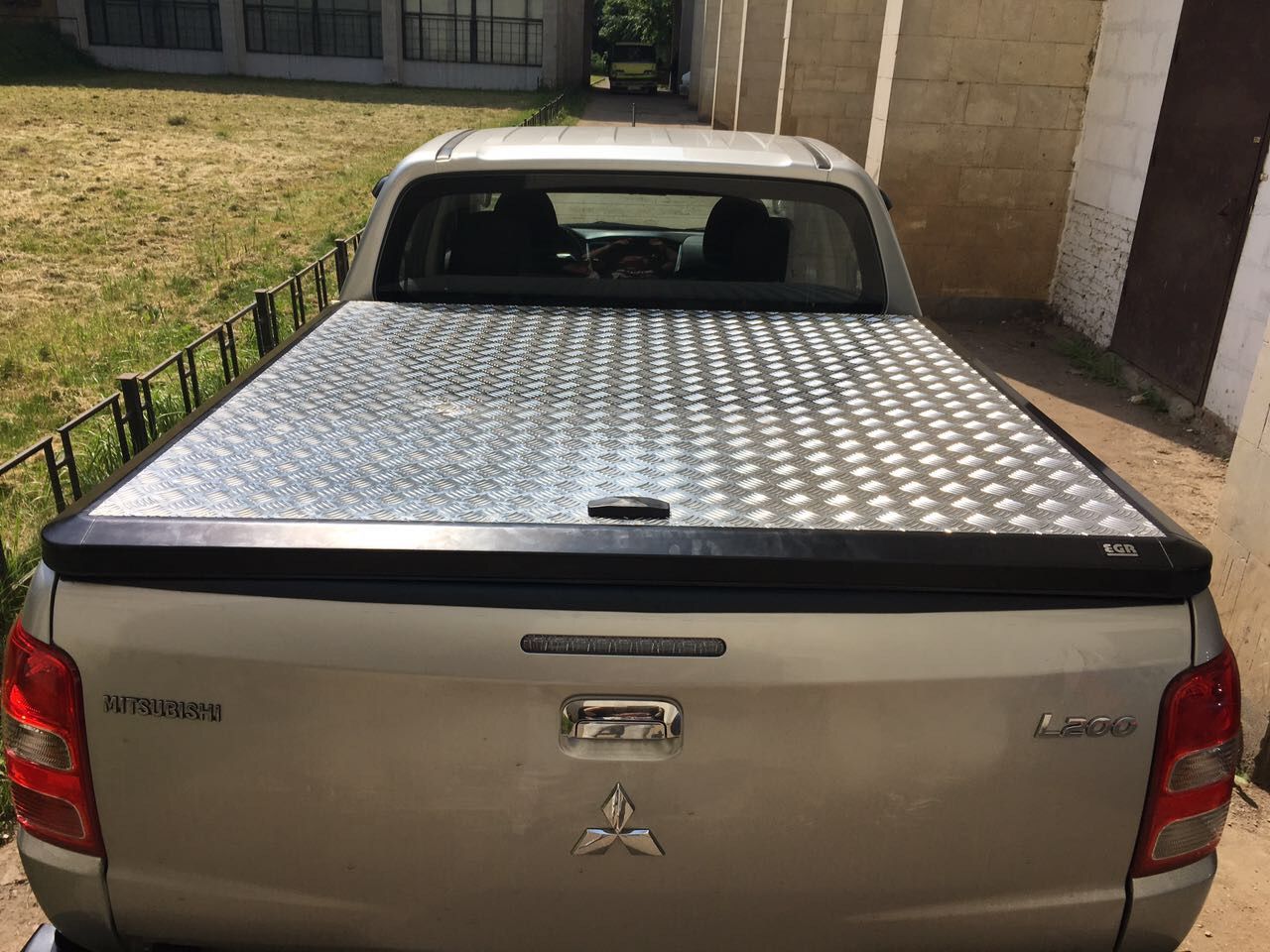 Mitsubishi / L200 2015-2024 / Крышки кузова / Крышка ALUMINIUM TONNEAU COVER