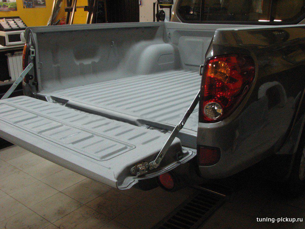 Обработка грузового отсека антигравием - Toyota Hilux 2015-2024 - Обработка грузового отсека - 