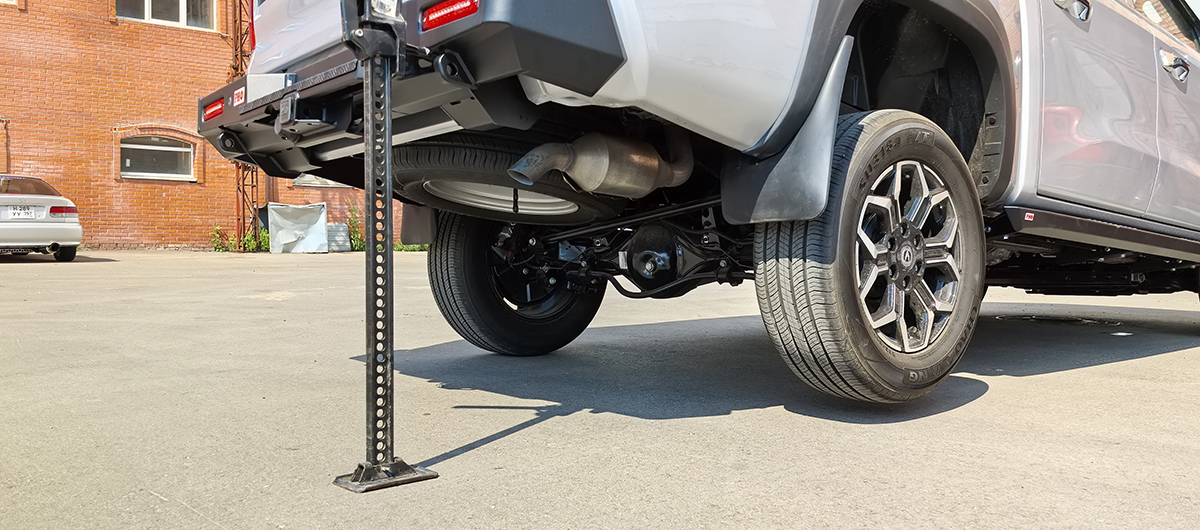 Changan Hunter / Бампер задний / Бампер РИФ силовой задний Changan Hunter Plus с квадратом под фаркоп и фонарями