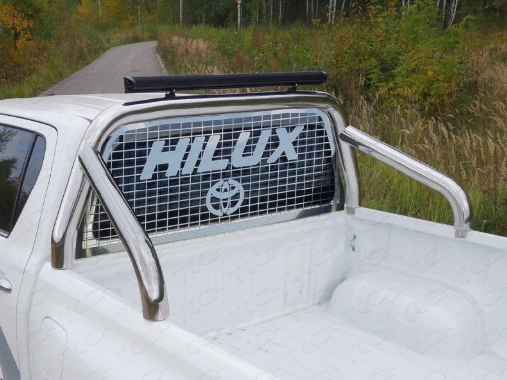 Дуга в кузов с защитой заднего стекла 76,1 мм. со светодиодной фарой - Toyota Hilux 2015-2024 - Защитные дуги