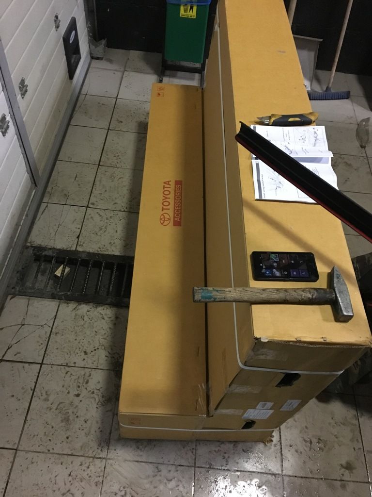 Toyota Hilux / Защитные дуги / Дуга в кузов (оринал)